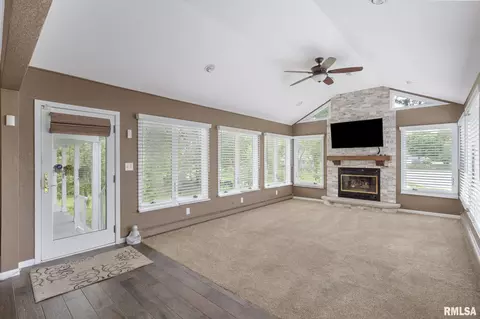 1872 19th Ave, Moline, IL 61265 photo 12