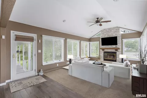 1872 19th Ave, Moline, IL 61265 photo 9