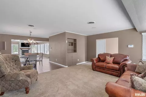 1872 19th Ave, Moline, IL 61265 photo 5