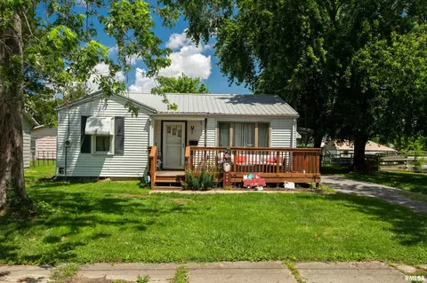 1013 Kirkpatrick St, Benton, IL 62812