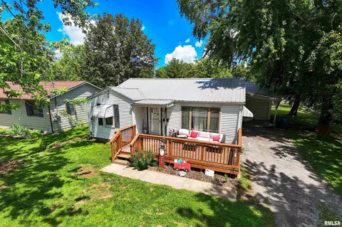 1013 Kirkpatrick St, Benton, IL 62812 photo 2
