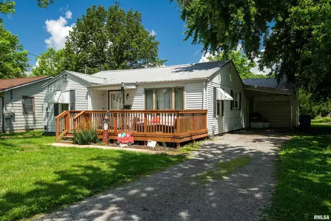 1013 Kirkpatrick St, Benton, IL 62812 photo 3