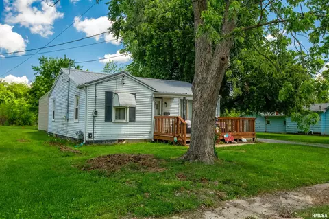 1013 Kirkpatrick St, Benton, IL 62812 photo 4