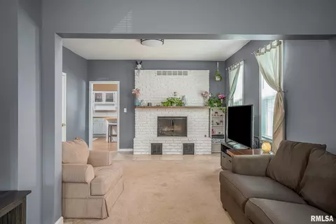 2612 7th St, Moline, IL 61265 photo 9