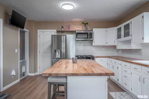 2612 7th St, Moline, IL 61265 photo 5