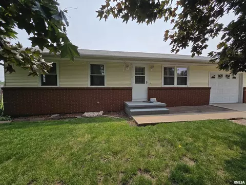 1907 S 15th Ave, Clinton, IA 52732