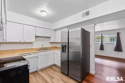 3069 4th St, Moline, IL 61265 photo 7