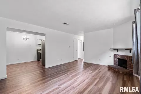3069 4th St, Moline, IL 61265 photo 3