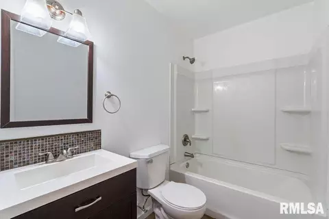 3069 4th St, Moline, IL 61265 photo 9
