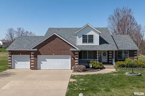 12 Douglas Way, Eldridge, IA 52748