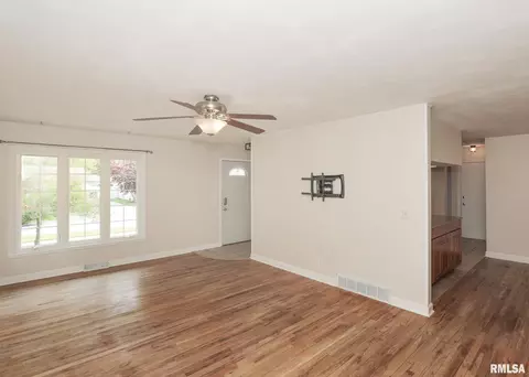 3605 37th St, Moline, IL 61265 photo 16