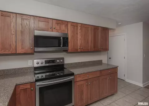 3605 37th St, Moline, IL 61265 photo 10