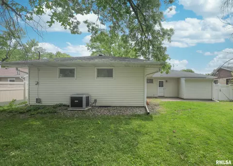 3605 37th St, Moline, IL 61265 photo 4