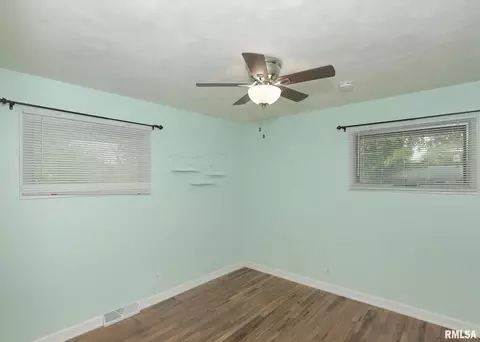 3605 37th St, Moline, IL 61265 photo 20