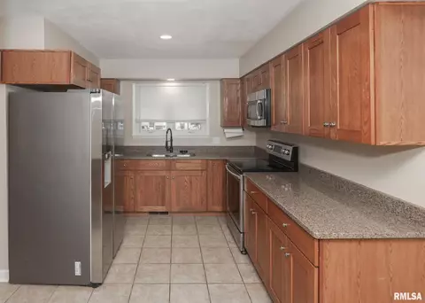 3605 37th St, Moline, IL 61265 photo 8