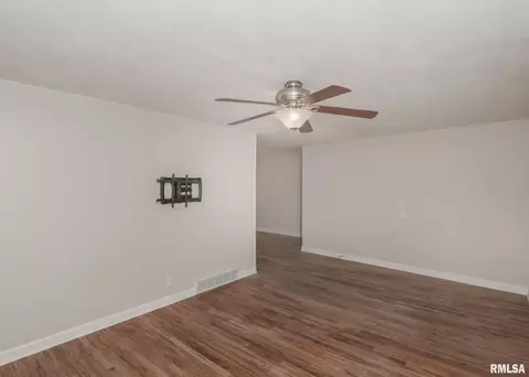 3605 37th St, Moline, IL 61265 photo 17