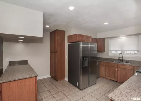 3605 37th St, Moline, IL 61265 photo 11