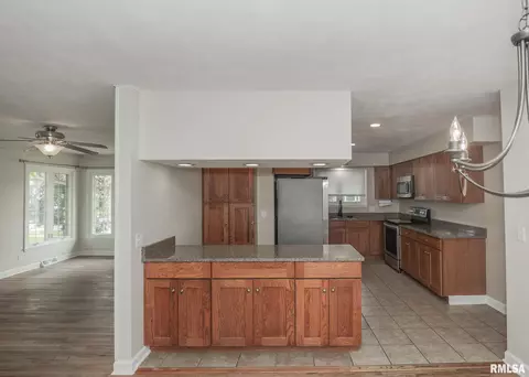 3605 37th St, Moline, IL 61265 photo 12
