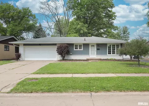 3605 37th St, Moline, IL 61265