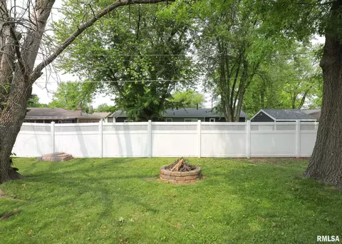3605 37th St, Moline, IL 61265 photo 6