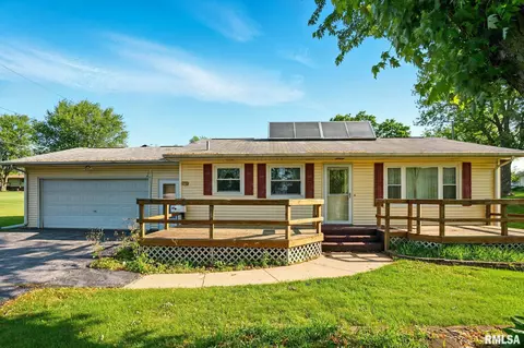 206 4th St, Matherville, IL 61263