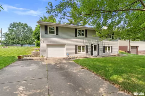 607 Greenway Ave, Colona, IL 61241