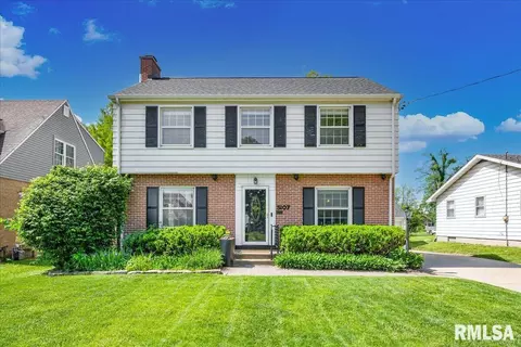 5107 N Prospect Rd, Peoria Heights, IL 61616