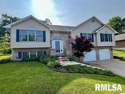 200 Hummingbird Ln, Hannibal, MO 63401
