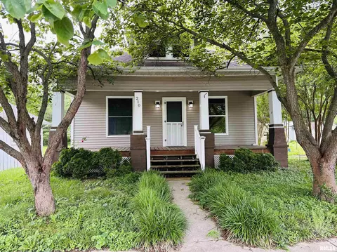 210 SE Front St, Dongola, IL 62926