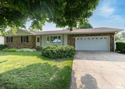 1523 7th St, Orion, IL 61273