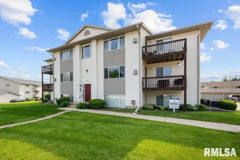 4186 Fairview Dr, Bettendorf, IA 52722