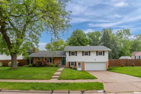 2115 Kohler Dr, Davenport, IA 52803