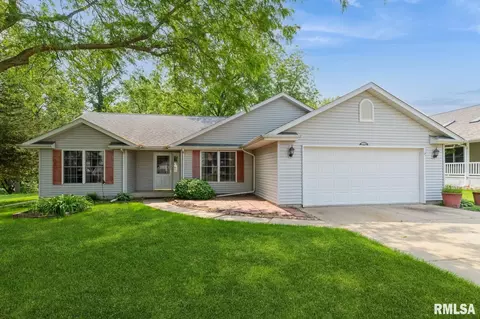 1530 N Pine St, Davenport, IA 52804