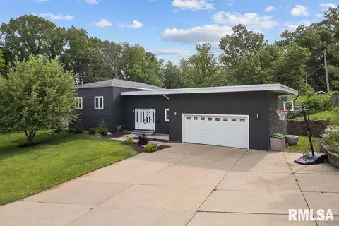 2916 36th St, Moline, IL 61265 photo 2