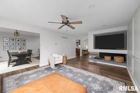 2916 36th St, Moline, IL 61265 photo 9