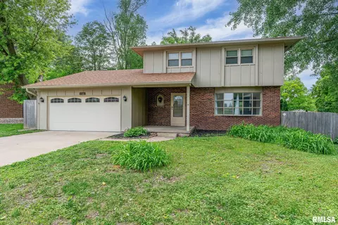 1165 Utica Ridge Ct, Bettendorf, IA 52722