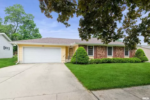 109 12th Ave, Dewitt, IA 52742