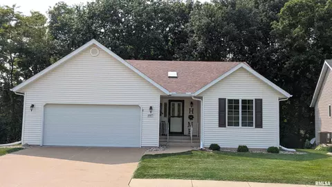 2027 Villa Pines Cir, Carbon Cliff, IL 61239