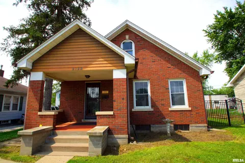 2128 Bellevue Ave, Bettendorf, IA 52722