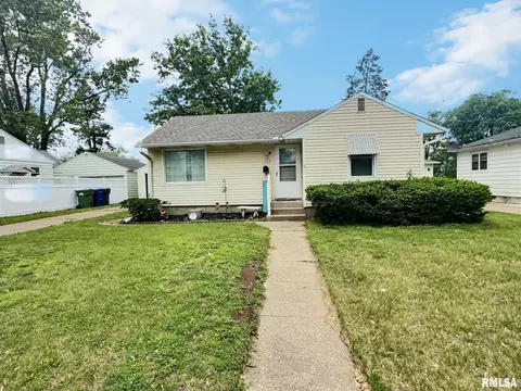 1324 Grandview Dr, Clinton, IA 52732