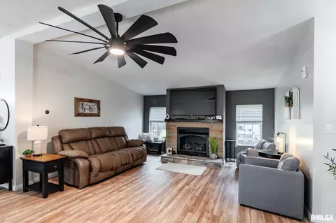 8873 Bennett Rd, Benton, IL 62812 photo 5