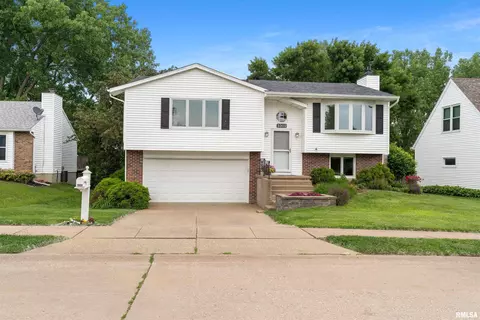 3302 Covington Dr, Davenport, IA 52806