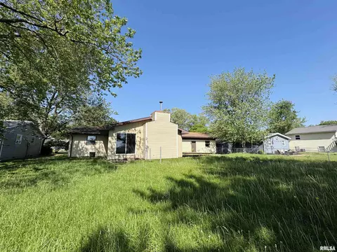 310 N 3rd Ave, Chenoa, IL 61726 photo 5