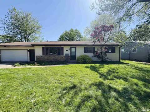 310 N 3rd Ave, Chenoa, IL 61726