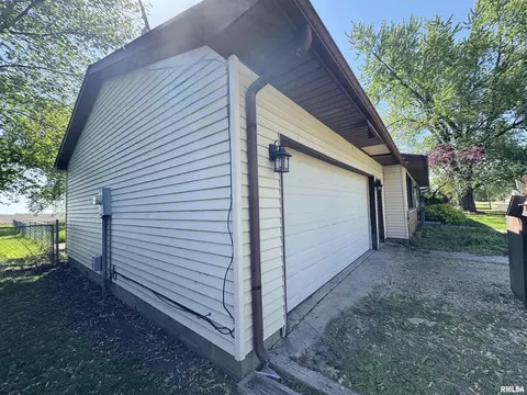 310 N 3rd Ave, Chenoa, IL 61726 photo 2