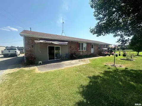 690 Railroad St, Tamms, IL 62988