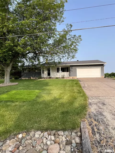 8500 50th St, Coal Valley, IL 61240