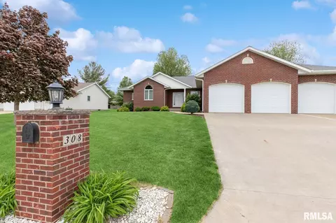 308 N 9th St, Fulton, IL 61252