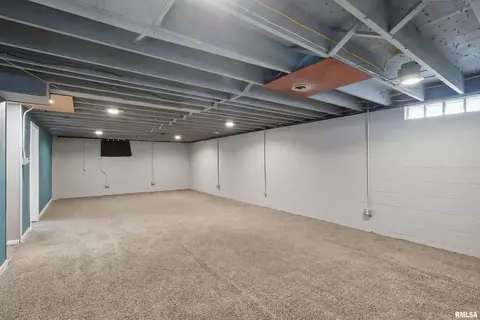 427 16th St, Silvis, IL 61282 photo 17