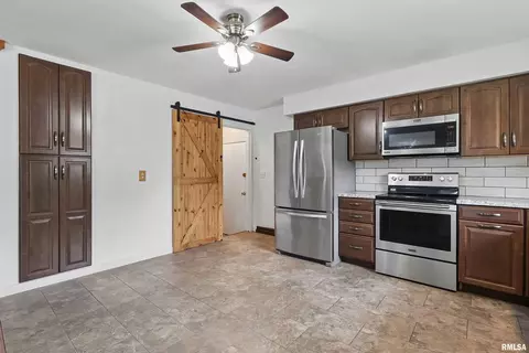 427 16th St, Silvis, IL 61282 photo 8